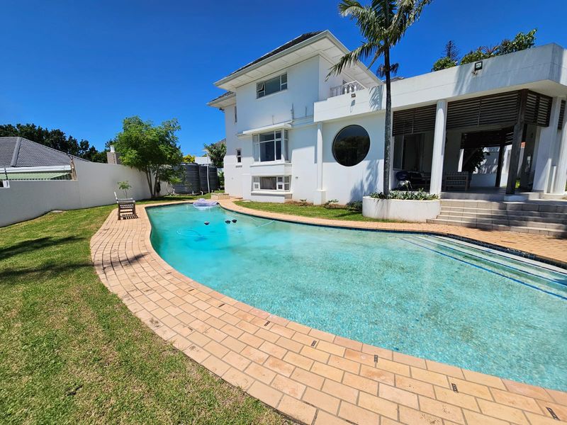 Stunning 8 Bedroom, 8 Bathroom house situated in Selborne East London - Photo 1