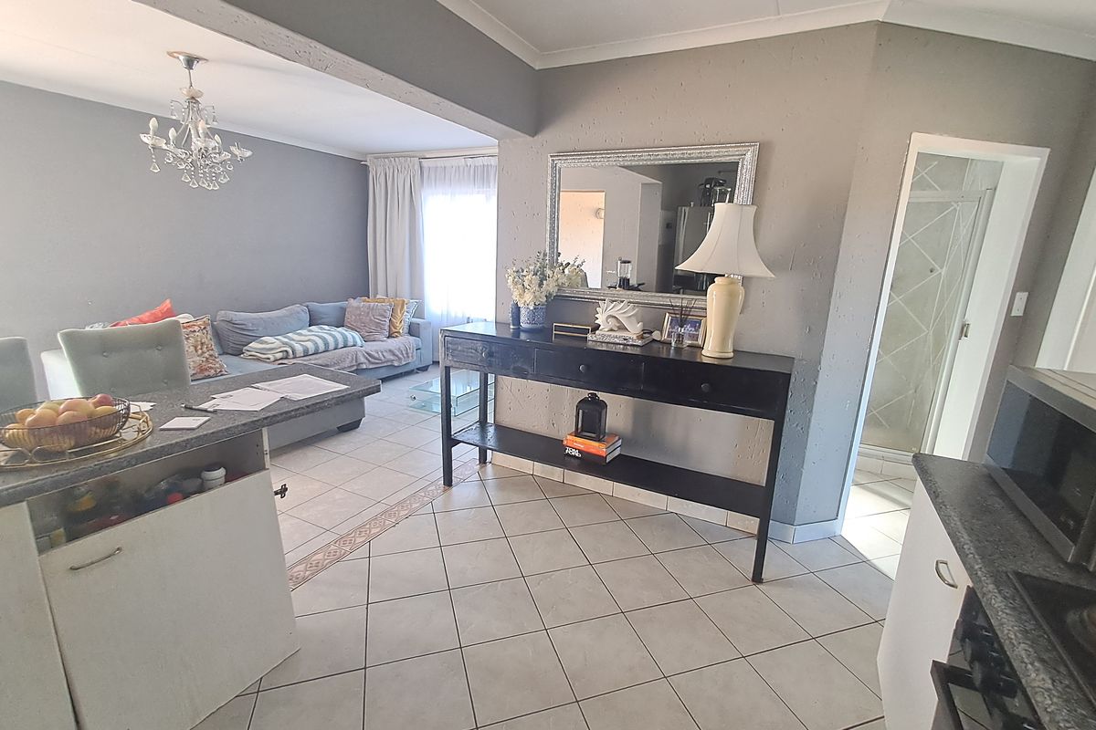 Stunning 2-Bedroom Townhouse for Sale in Winchester Hills - Photo 5
