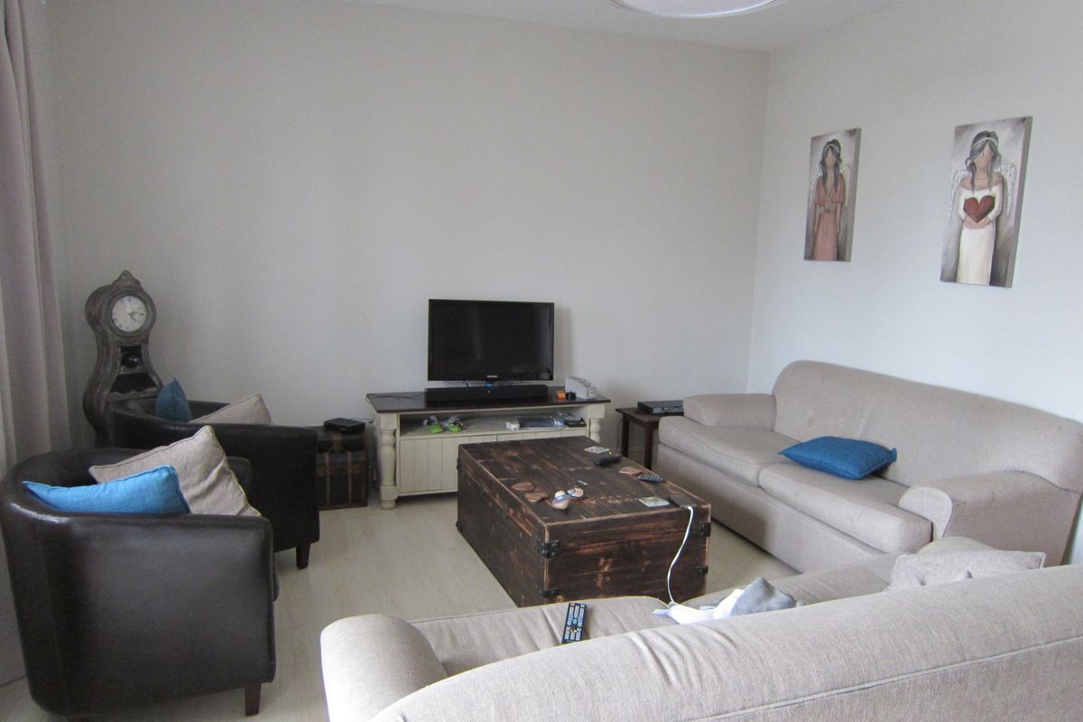 PERFECT GROUND FLOOR APARTMENT FOR SALE - Photo 3