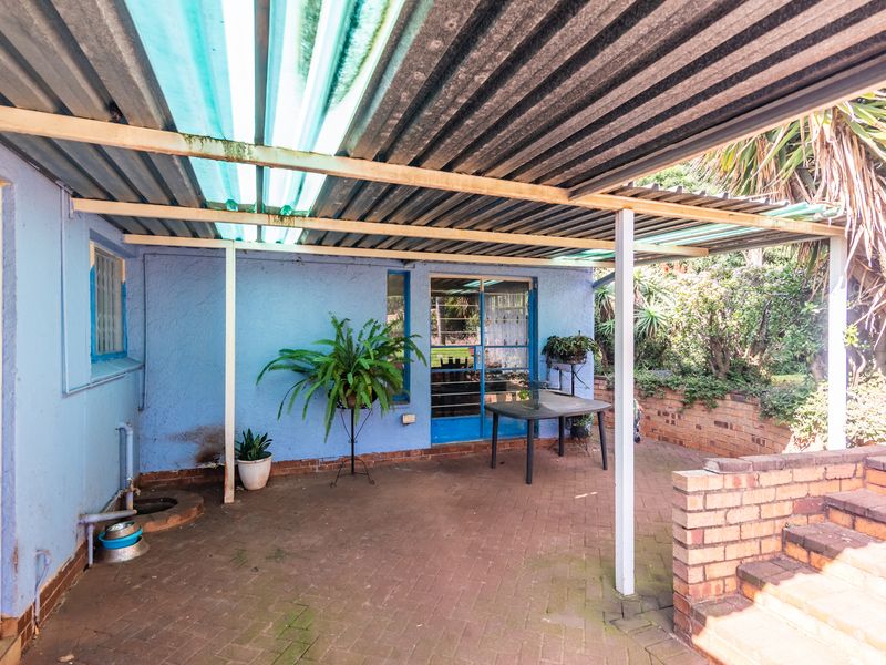 Amazing Best Views , Large Yard Needs Love -Non Distressed Auction - Photo 8