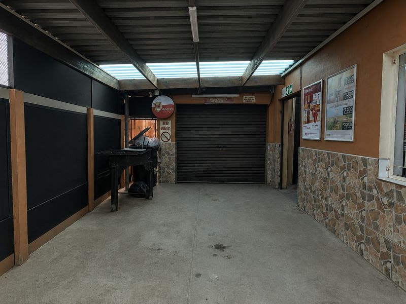 EXCLUSIVE SOLE MANDATE - Excellent Investment Opportunity with Separate Income-Generating Flatlet - Photo 10