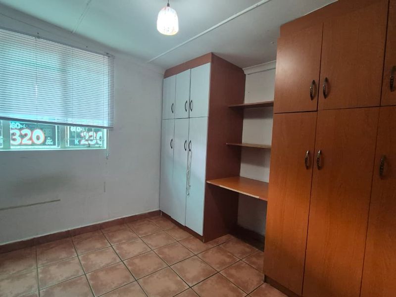 EXCLUSIVE SOLE MANDATE - Excellent Investment Opportunity with Separate Income-Generating Flatlet - Photo 8