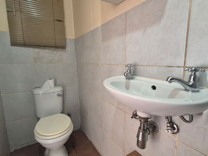 EXCLUSIVE SOLE MANDATE - Excellent Investment Opportunity with Separate Income-Generating Flatlet - Photo 6