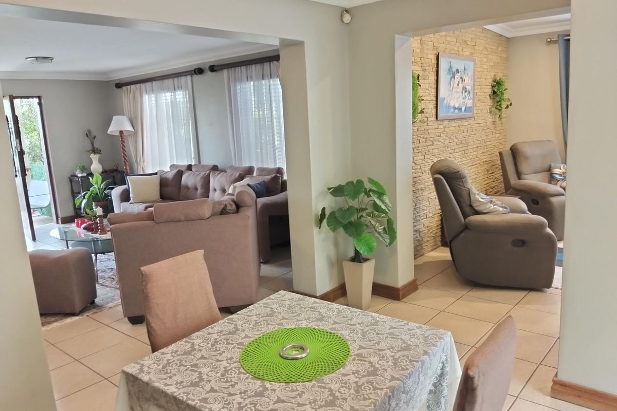 4 Bedroom house with great location! - Photo 5