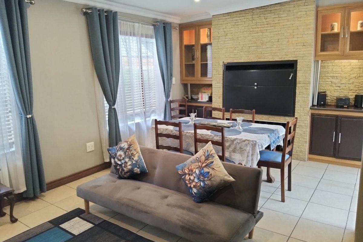 4 Bedroom house with great location! - Photo 2