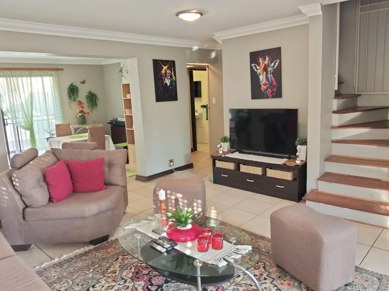 Spacious 4 bedroom lock up and go with low maintenance garden. - Photo 8