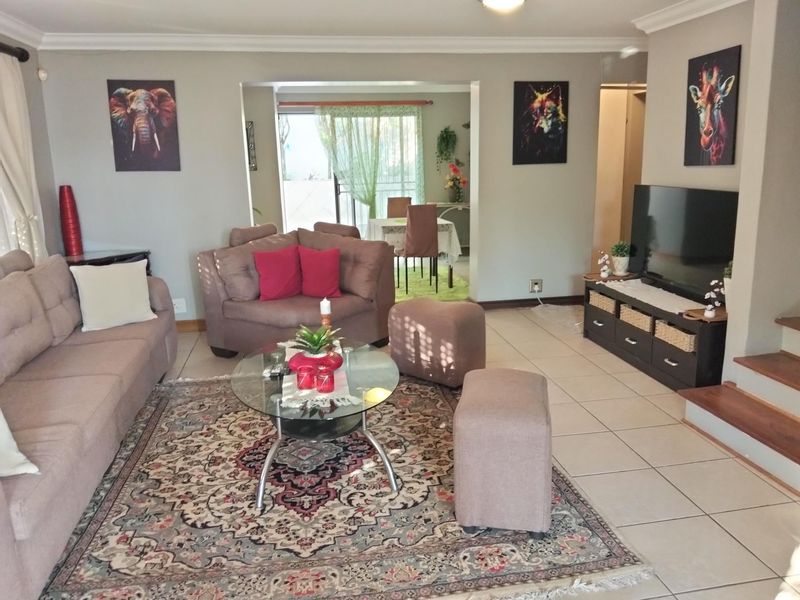 Spacious 4 bedroom lock up and go with low maintenance garden. - Photo 7
