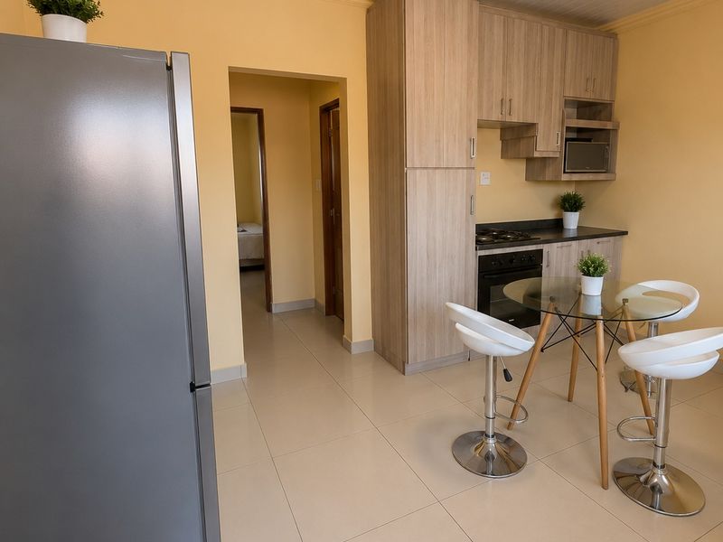 EXCLUSIVE MANDATE!!! ON A remarkable stylish home for a family looking to settle! - Photo 4