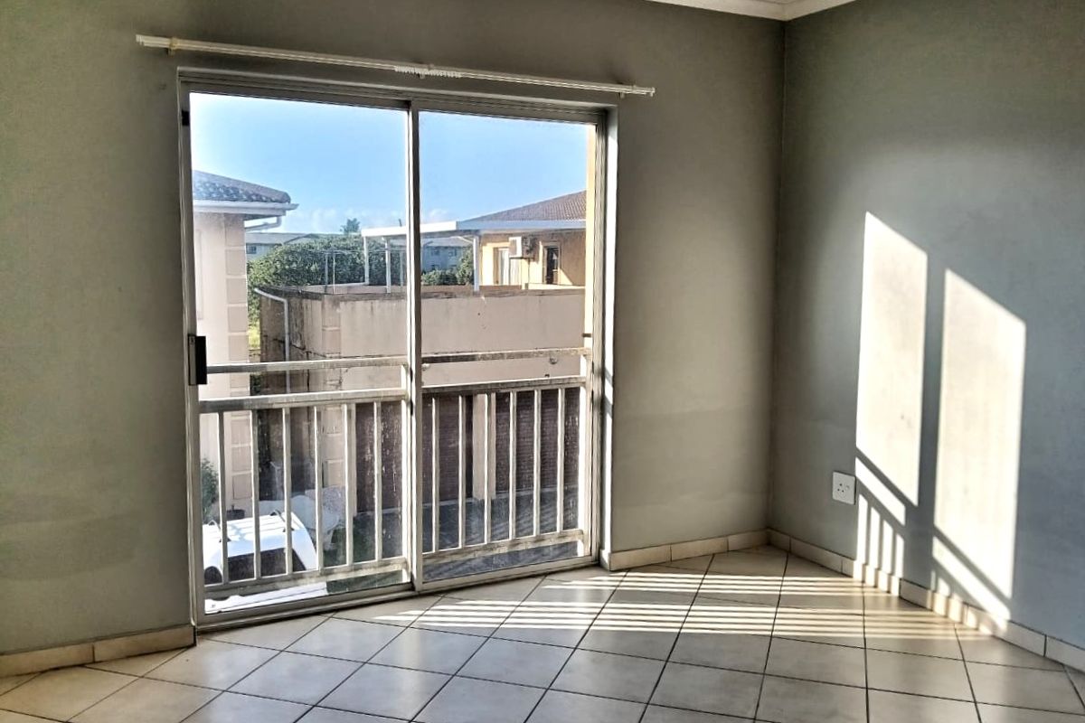 Your Perfect Space Near UNISA: Secure, Spacious, and 6-Month Lease Ready - Photo 4