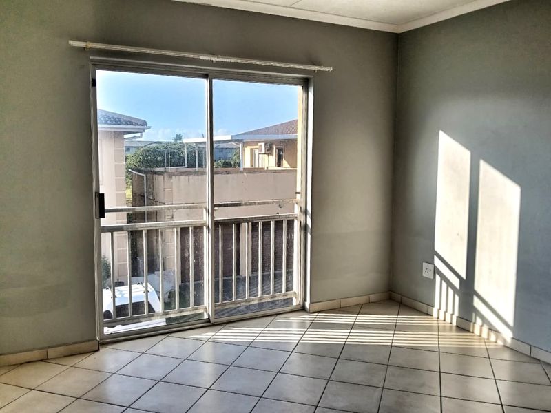 Your Perfect Space Near UNISA: Secure, Spacious, and 6-Month Lease Ready - Photo 4