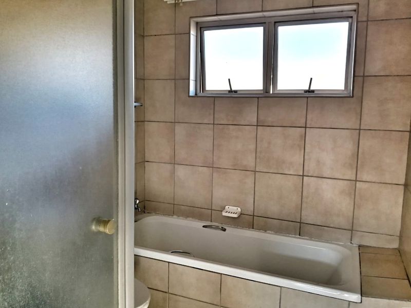 Your Perfect Space Near UNISA: Secure, Spacious, and 6-Month Lease Ready - Photo 9