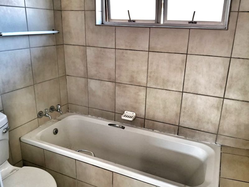 Your Perfect Space Near UNISA: Secure, Spacious, and 6-Month Lease Ready - Photo 8