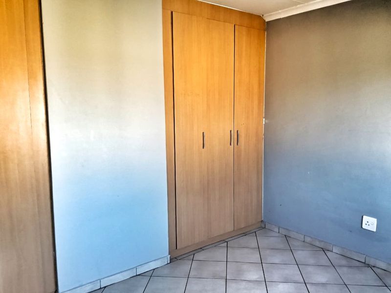 Your Perfect Space Near UNISA: Secure, Spacious, and 6-Month Lease Ready - Photo 7