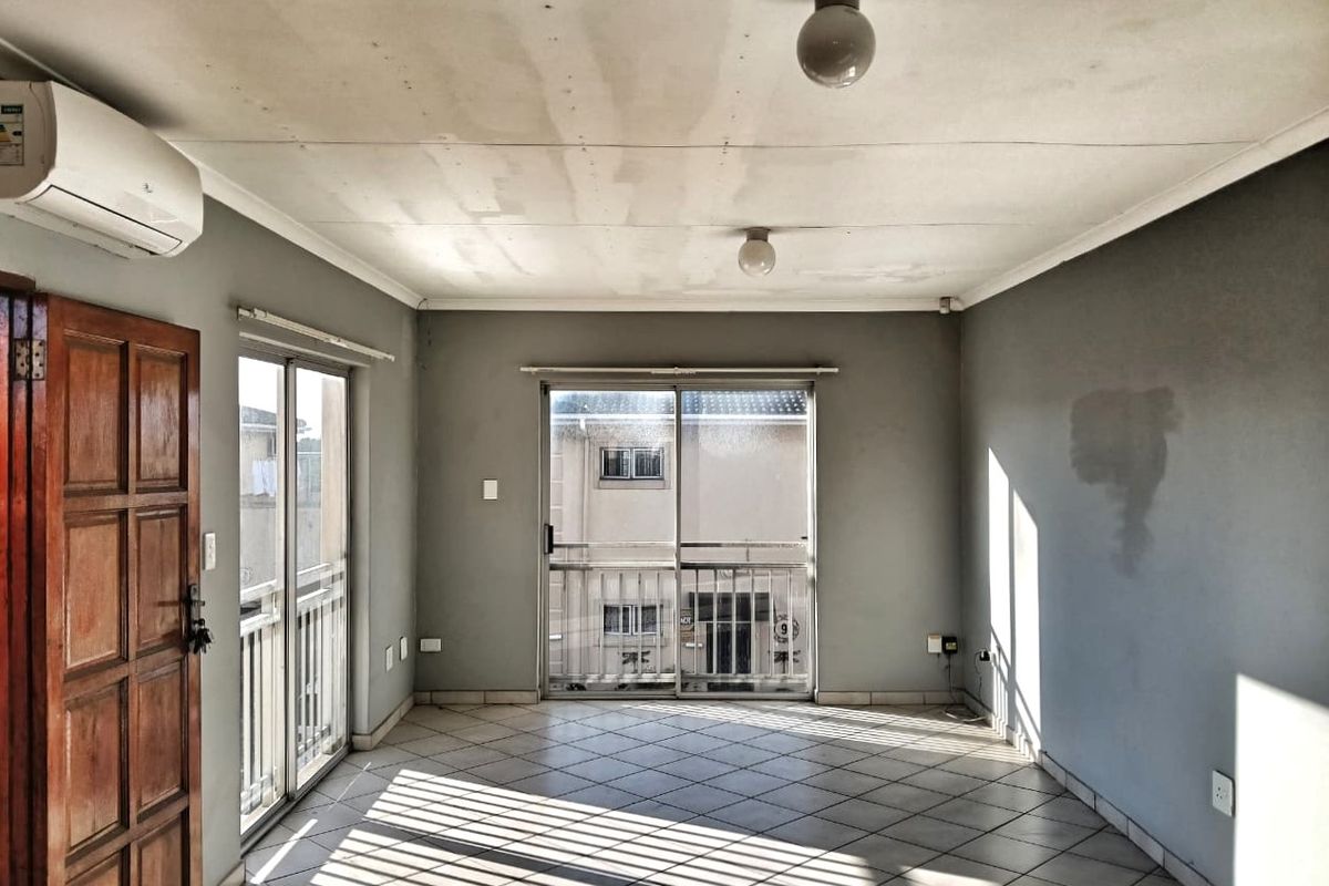 Your Perfect Space Near UNISA: Secure, Spacious, and 6-Month Lease Ready - Photo 3