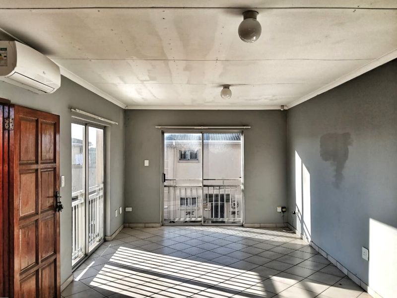 Your Perfect Space Near UNISA: Secure, Spacious, and 6-Month Lease Ready - Photo 3