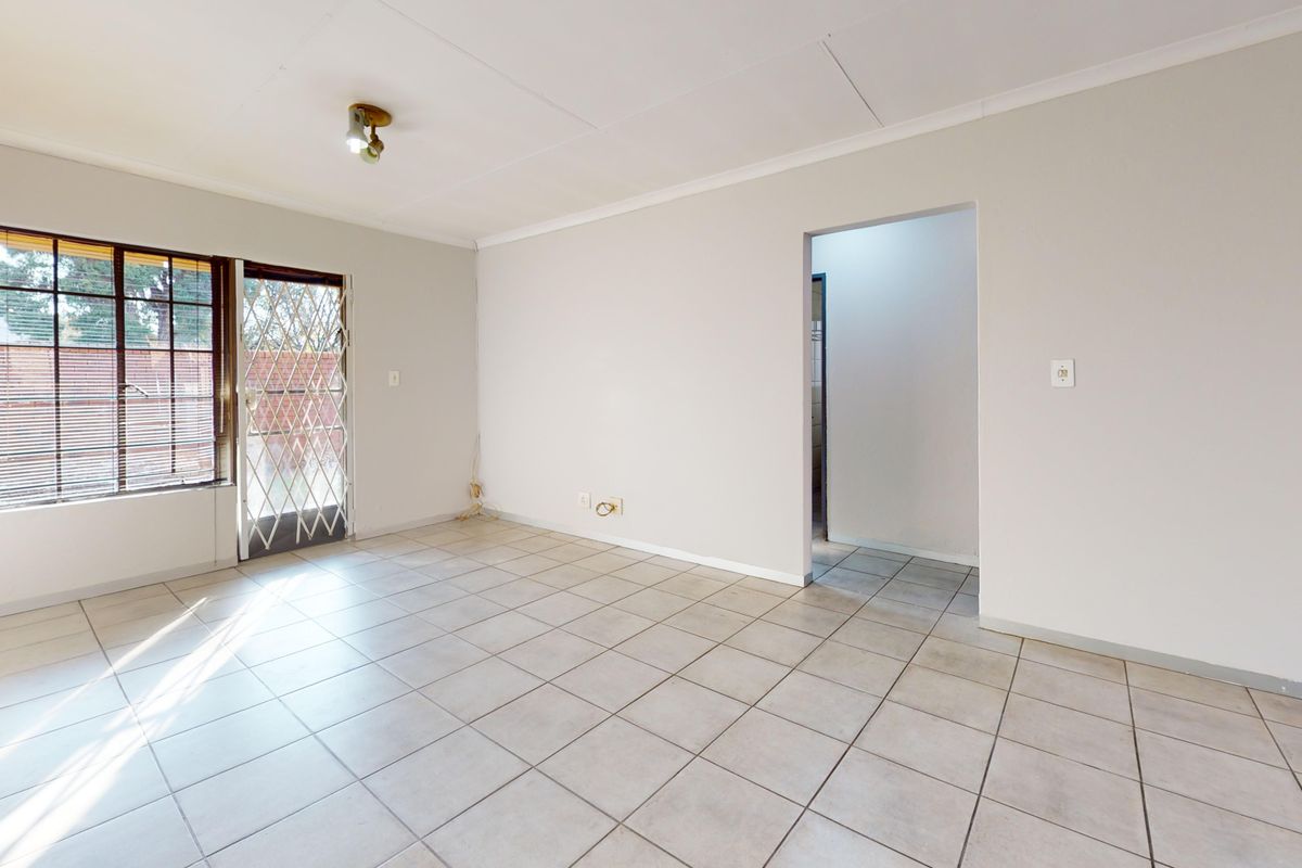 Comfortable, Convenient Living in the Heart of Jansen Park - Photo 3