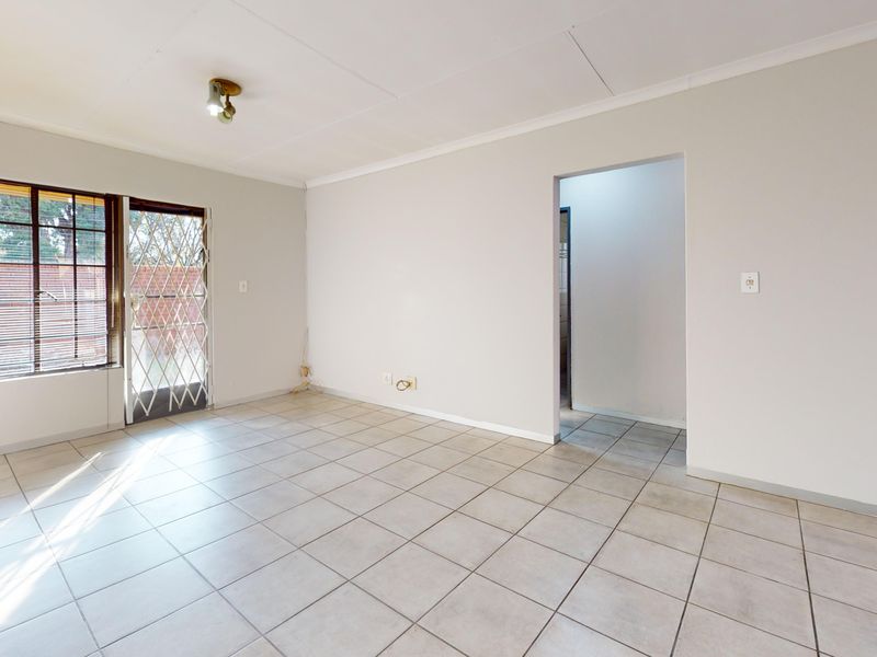 Comfortable, Convenient Living in the Heart of Jansen Park - Photo 3