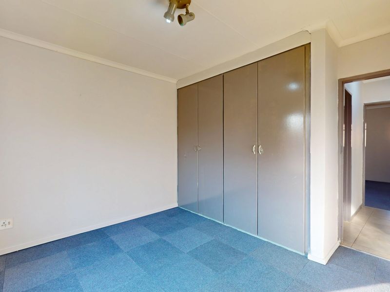 Comfortable, Convenient Living in the Heart of Jansen Park - Photo 5