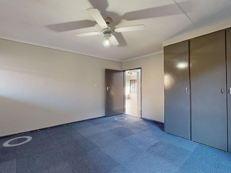 Comfortable, Convenient Living in the Heart of Jansen Park - Photo 10