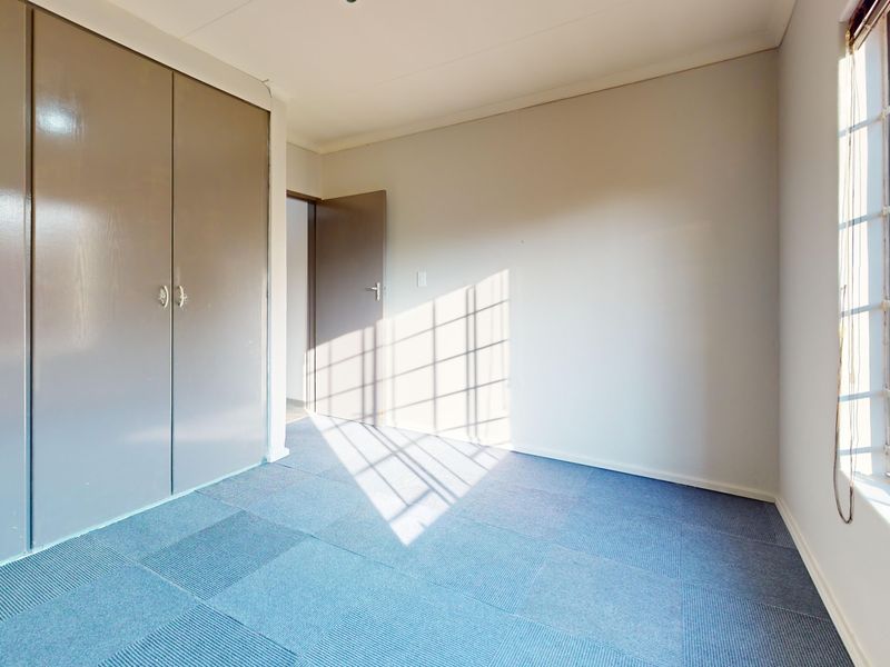 Comfortable, Convenient Living in the Heart of Jansen Park - Photo 7