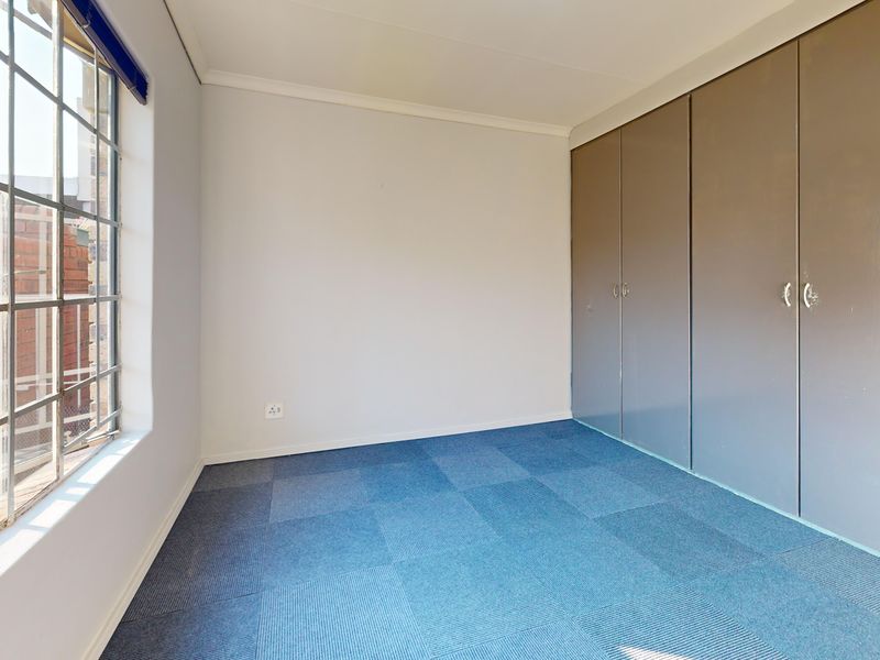 Comfortable, Convenient Living in the Heart of Jansen Park - Photo 6