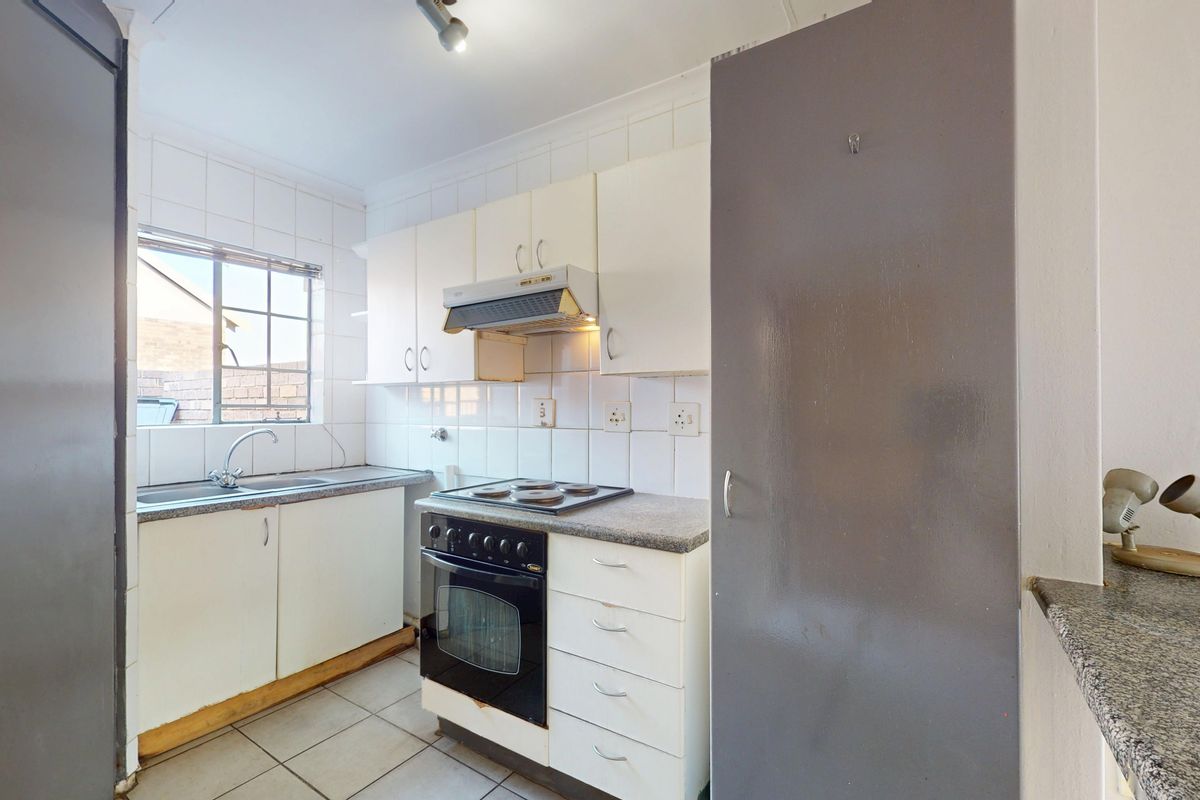 Comfortable, Convenient Living in the Heart of Jansen Park - Photo 4