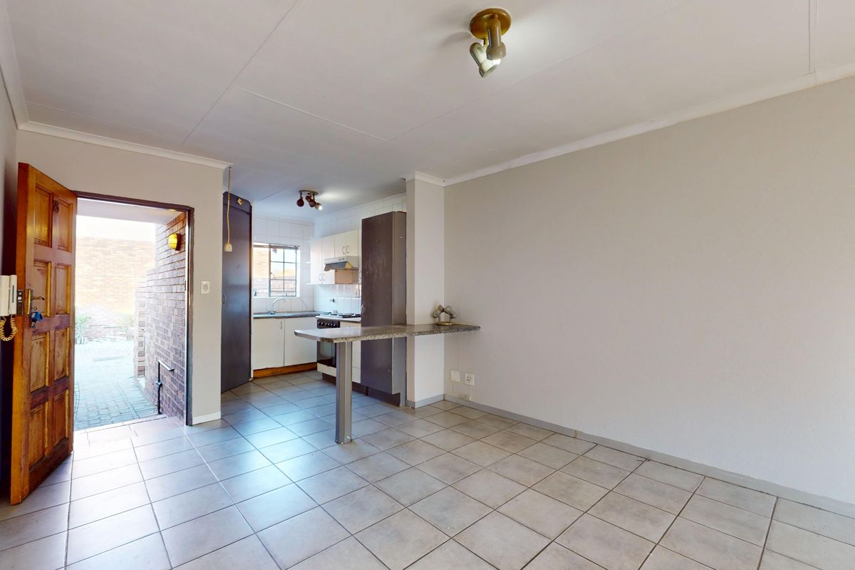Comfortable, Convenient Living in the Heart of Jansen Park - Photo 2