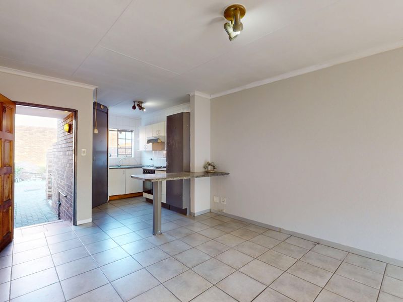 Comfortable, Convenient Living in the Heart of Jansen Park - Photo 2