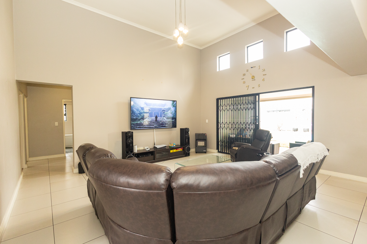 Dual-Living Entertainer’s Haven in Upper Parklands North - Photo 4