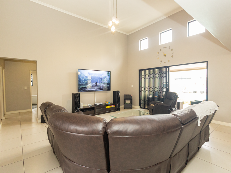 Dual-Living Entertainer’s Haven in Upper Parklands North - Photo 4