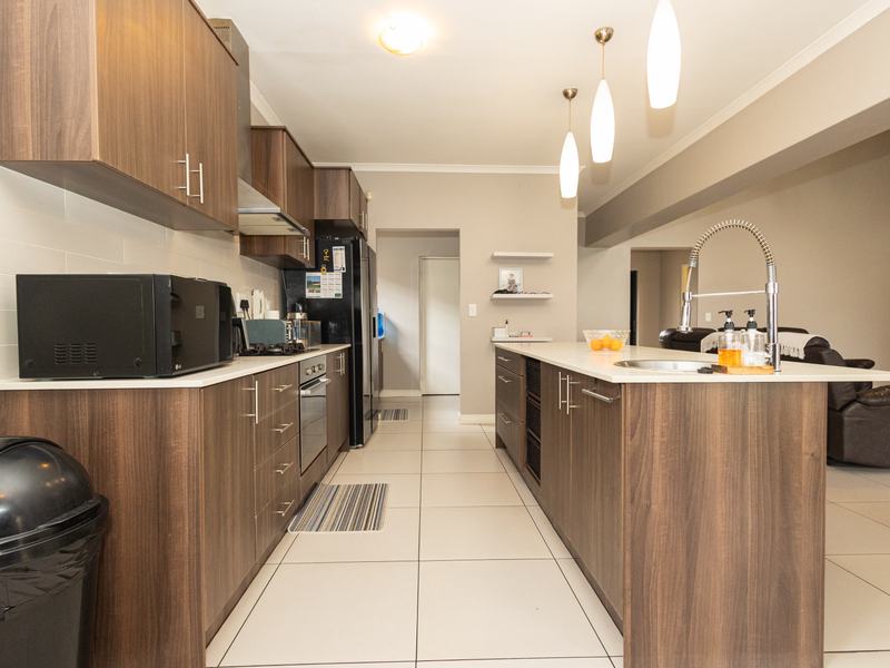 Dual-Living Entertainer’s Haven in Upper Parklands North - Photo 9