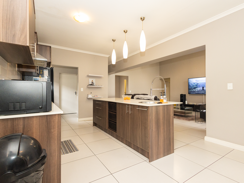 Dual-Living Entertainer’s Haven in Upper Parklands North - Photo 8