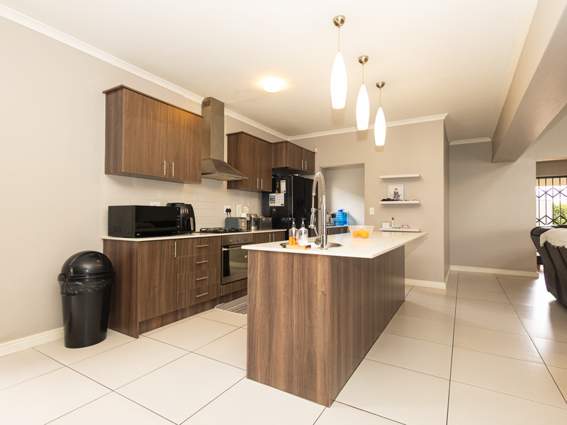 Dual-Living Entertainer’s Haven in Upper Parklands North - Photo 7