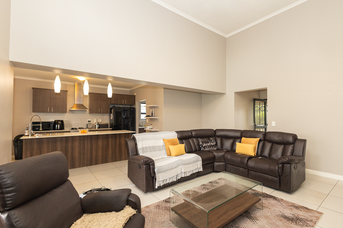 Dual-Living Entertainer’s Haven in Upper Parklands North - Photo 5