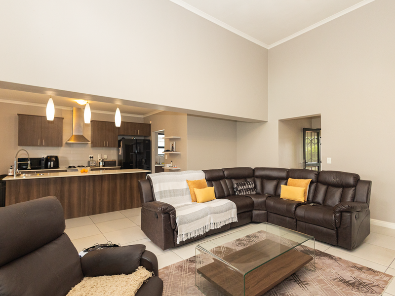 Dual-Living Entertainer’s Haven in Upper Parklands North - Photo 5