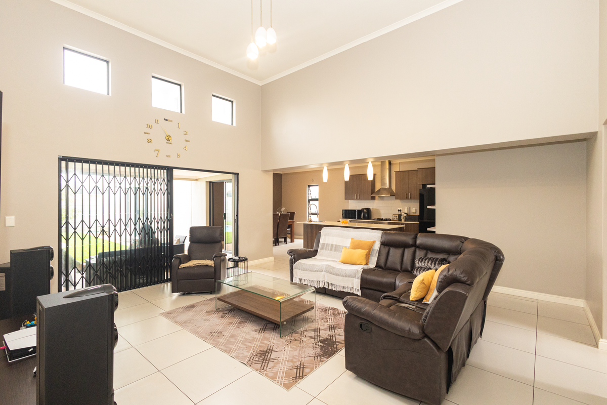 Dual-Living Entertainer’s Haven in Upper Parklands North - Photo 2