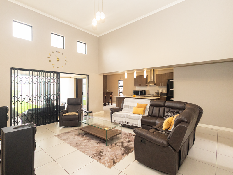 Dual-Living Entertainer’s Haven in Upper Parklands North - Photo 2