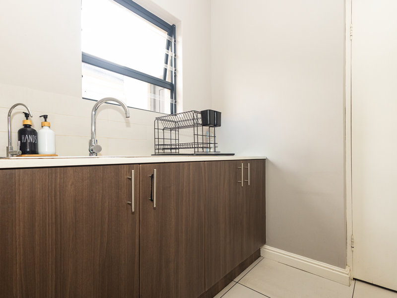 Dual-Living Entertainer’s Haven in Upper Parklands North - Photo 10