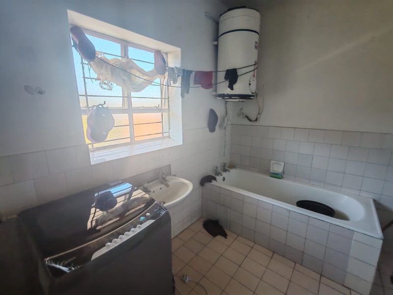 SPACIOUS ONE BEDROOM APARTMENT - Photo 8