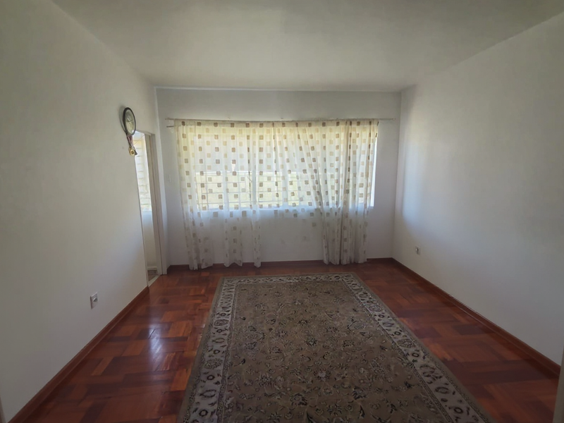 SPACIOUS ONE BEDROOM APARTMENT - Photo 3