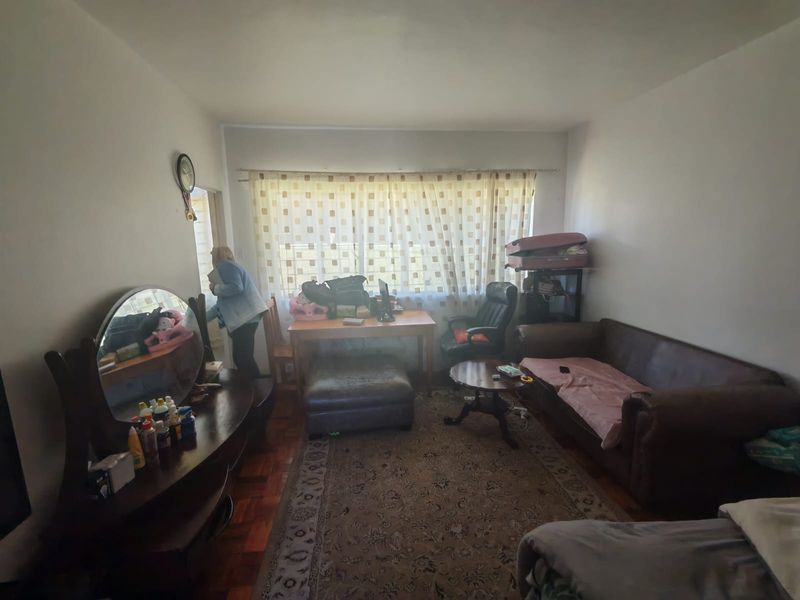 SPACIOUS ONE BEDROOM APARTMENT - Photo 4