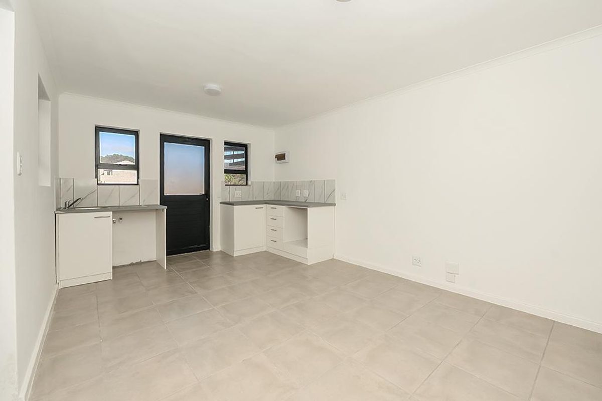 GROUND FLOOR | 2 BEDROOM UNIT | SEA BREEZE VILLAGE - Photo 3