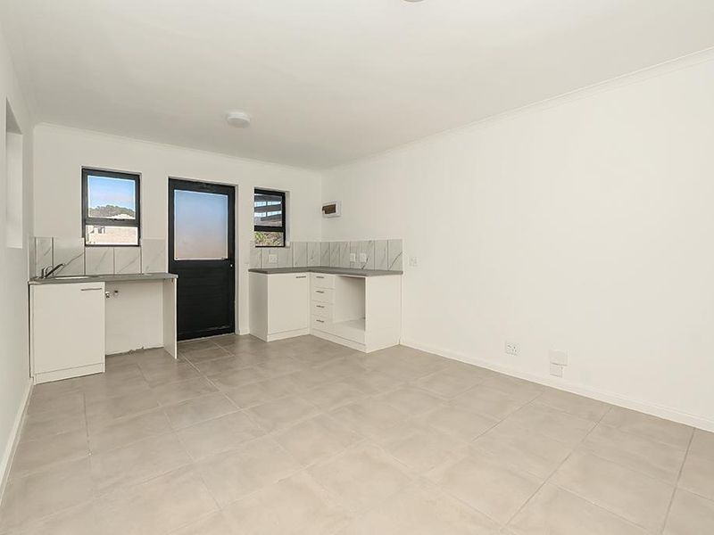 GROUND FLOOR | 2 BEDROOM UNIT | SEA BREEZE VILLAGE - Photo 3