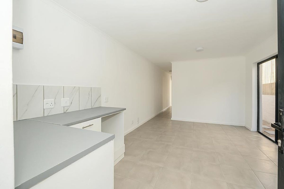 GROUND FLOOR | 2 BEDROOM UNIT | SEA BREEZE VILLAGE - Photo 5