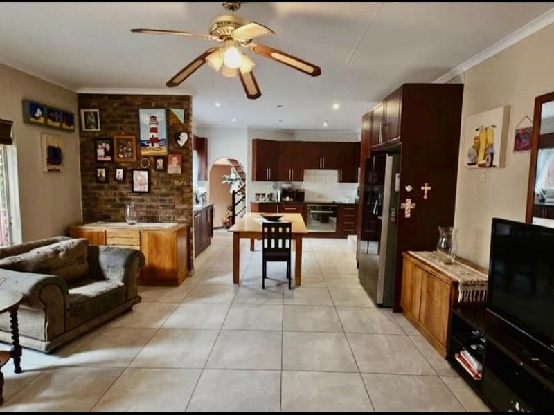 Beautiful property in Cashan, Look no further!! - Photo 5