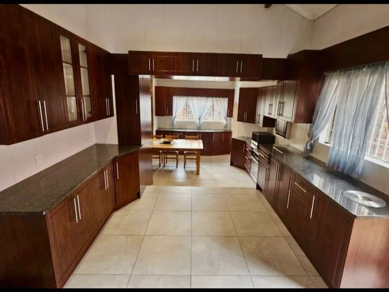 Beautiful property in Cashan, Look no further!! - Photo 2