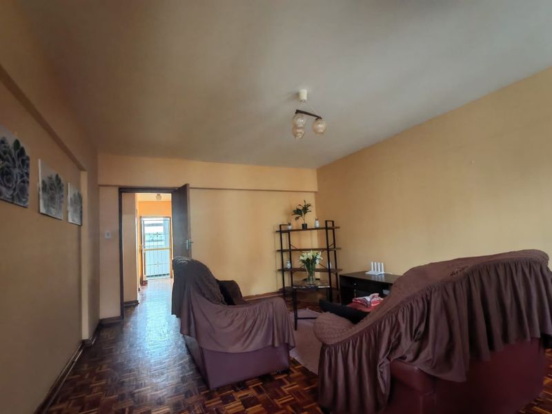 SPACIOUS TWO BEDROOM APARTMENT! PERFEC INVESTMENT PROPERTY - Photo 2