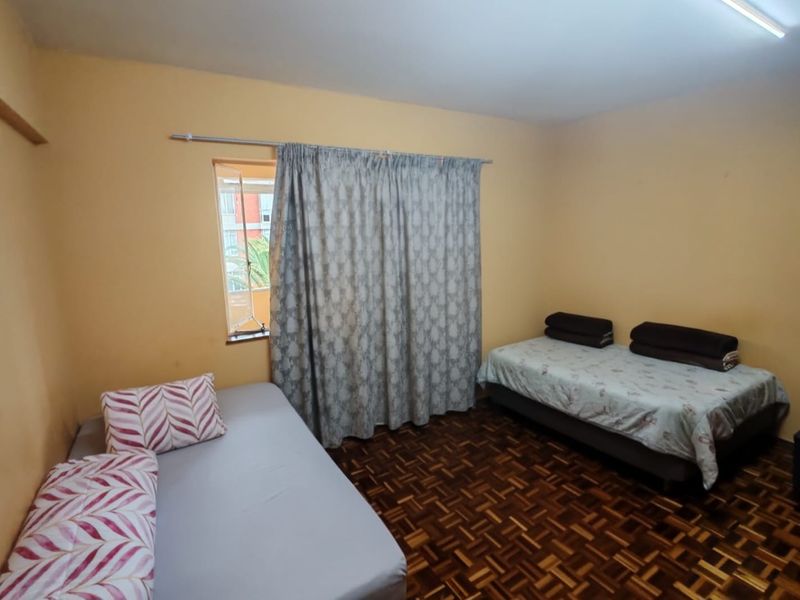 SPACIOUS TWO BEDROOM APARTMENT! PERFEC INVESTMENT PROPERTY - Photo 3