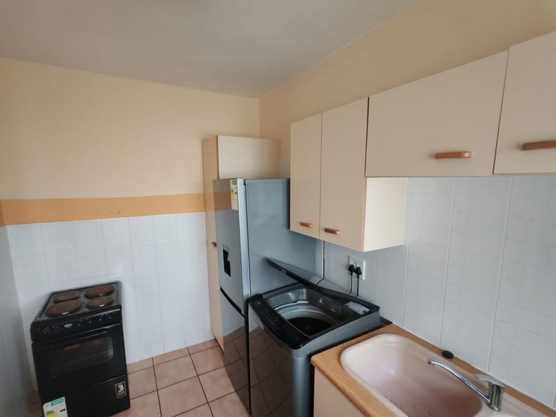 SPACIOUS TWO BEDROOM APARTMENT! PERFEC INVESTMENT PROPERTY - Photo 5