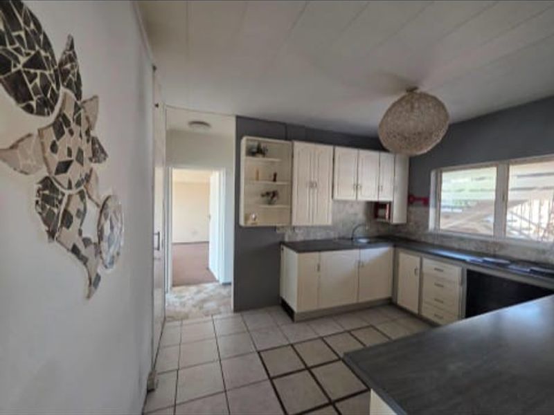 Jewel of a Home overlooking Bedfordwiew for less than R5000 a month repayment - Photo 2